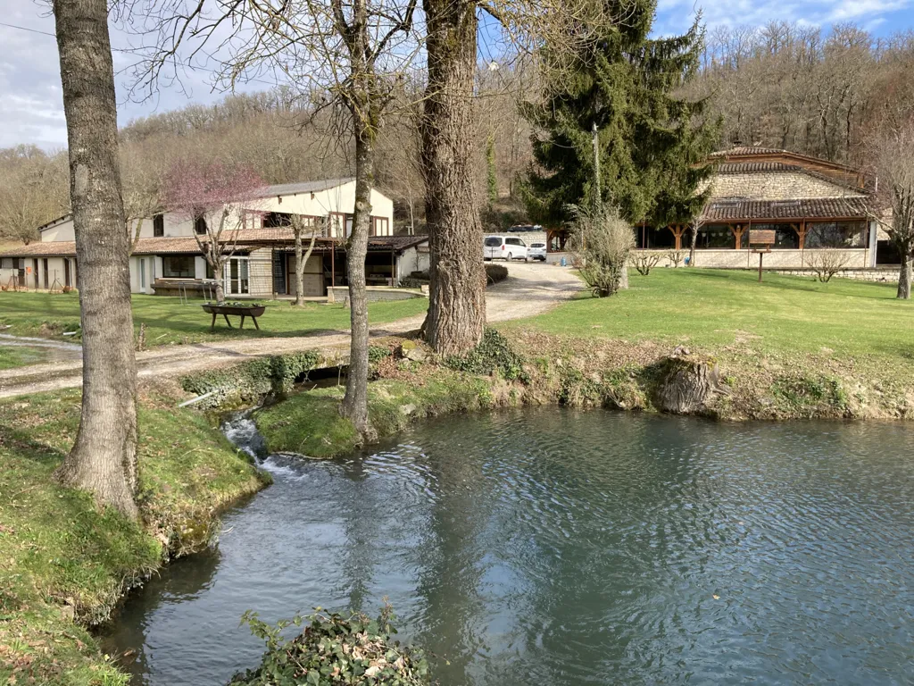 Jardin - Propriété Rurale avec 3 Maisons et Atelier à Montcuq