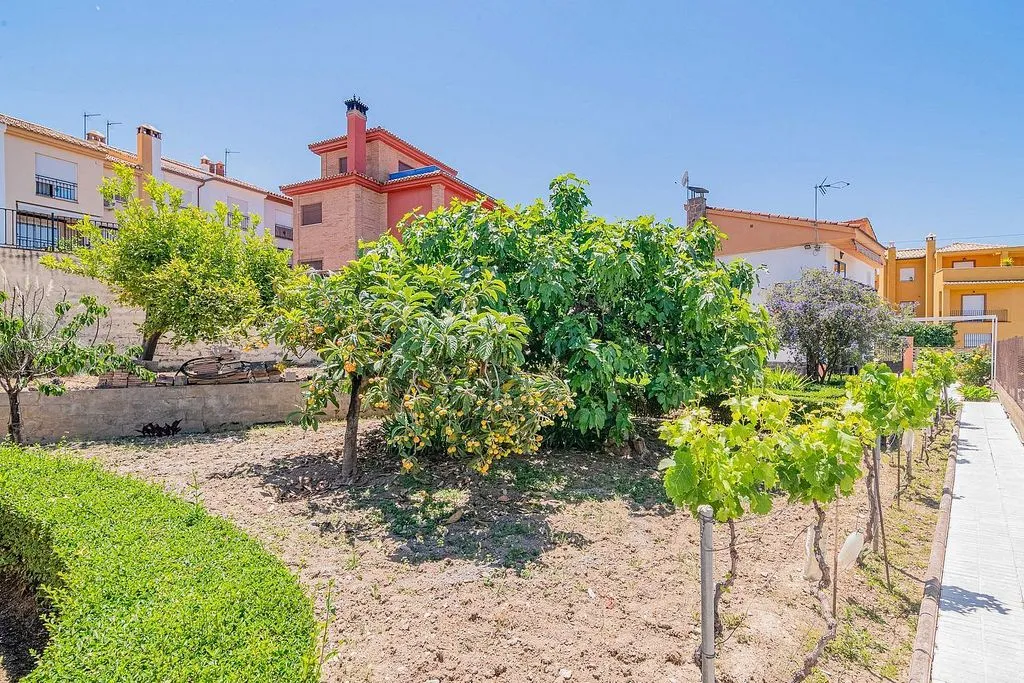 Aed - Chalet with Pool and Garden in Cajar