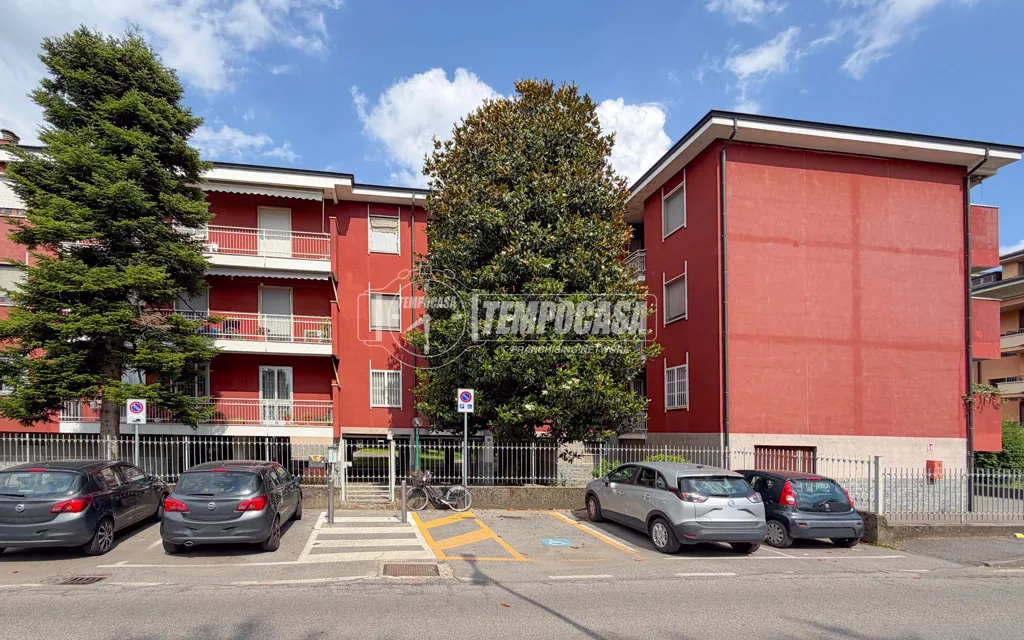 Exterior - Four-Room Apartment with Balcony in Paullo