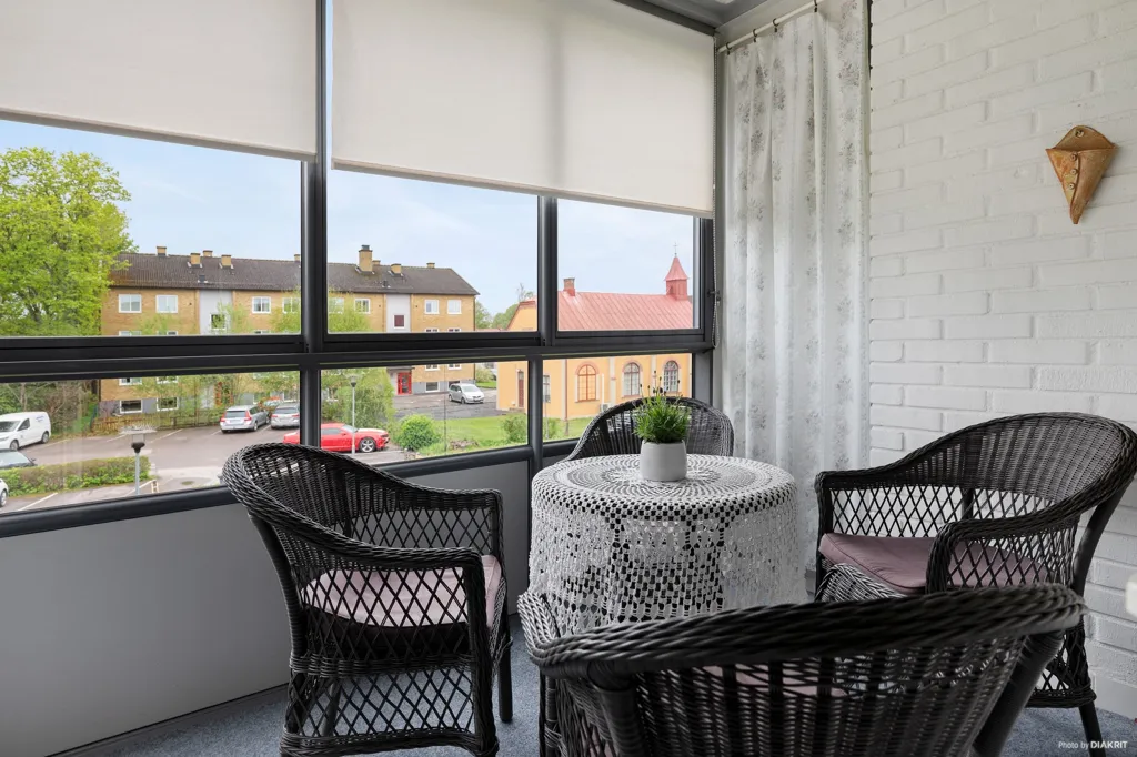 Balcon - Apartment with Balcony in Central Location