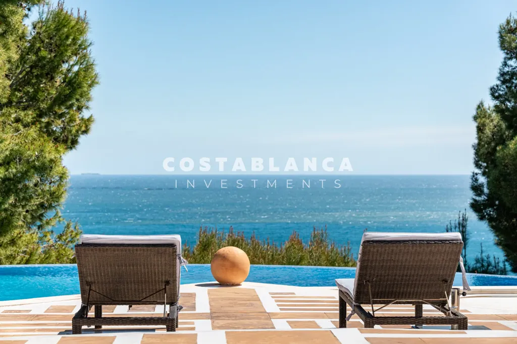Piscine - First Line Villa with Sea Views in Altea Hills