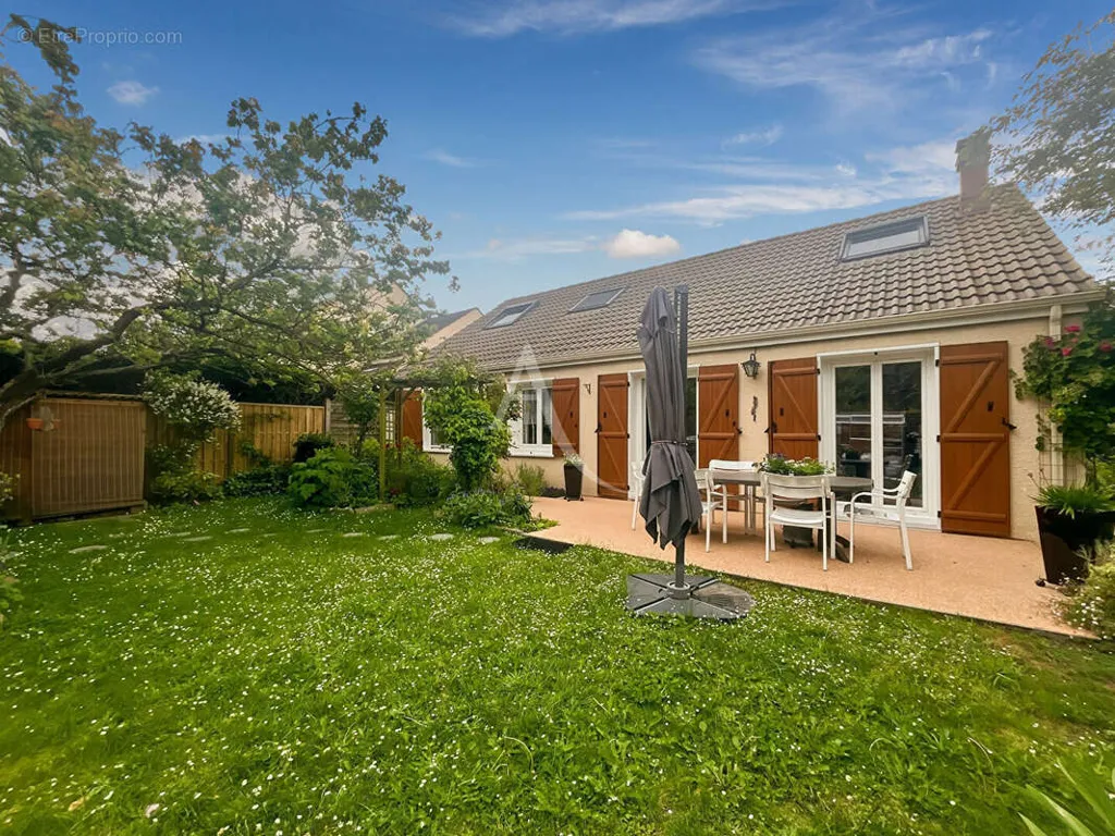 Aed - House with Garden in Vauréal