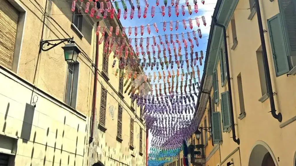 Independent House with Shops in Treviglio Historic Centre