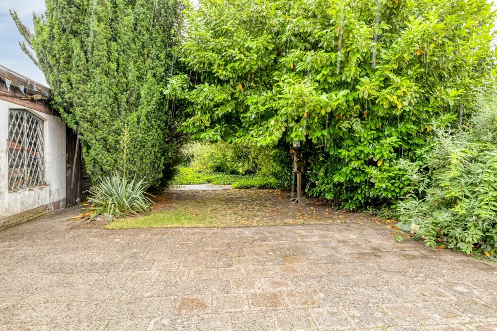 Giardino - Monumental House with Garden in Heerle