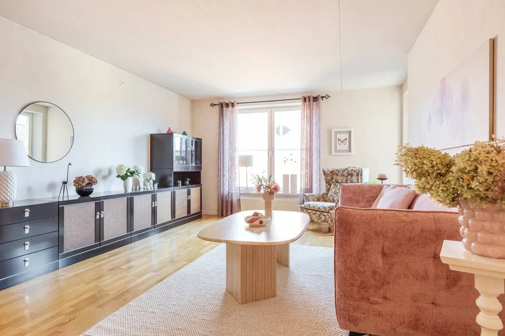 Elutuba - Bright Apartment with Balcony in Stenkumlet