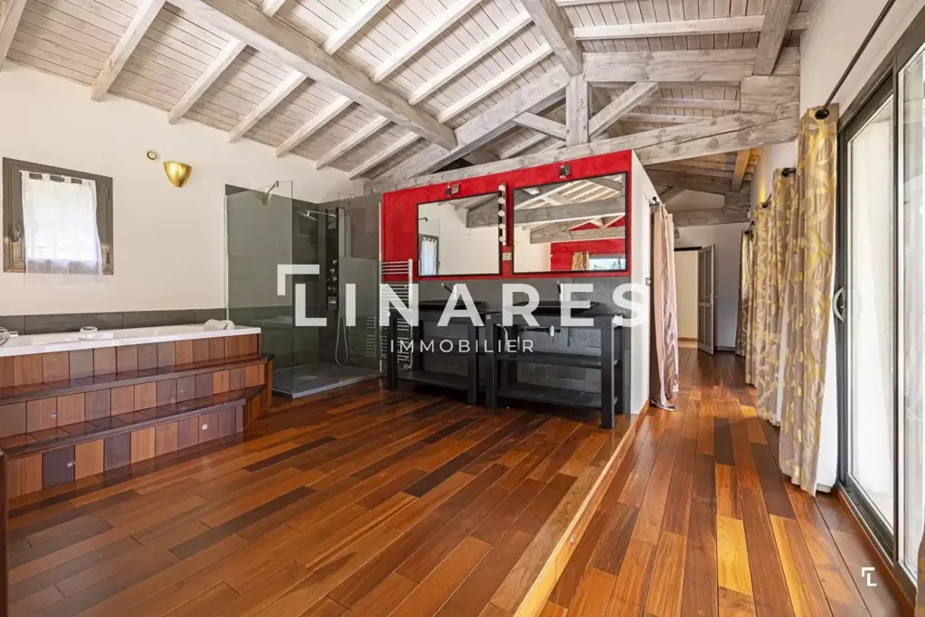 Magamistoad - Villa with Pool and 28,000 m² Park in Llinares