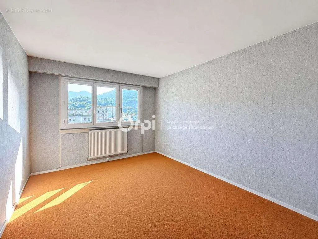 Pièces - Appartement Traversant avec Balcon à Albertville