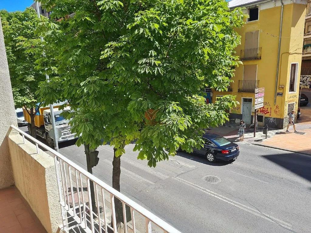Balcon - Furnished Flat with Lift in City Centre