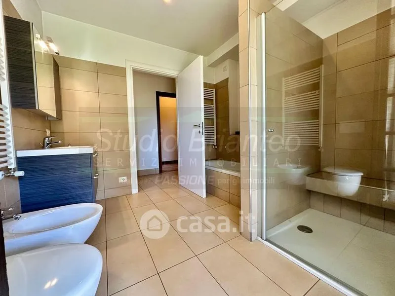 Bathrooms - Bifamiliar Villa with Garden in Verano Brianza