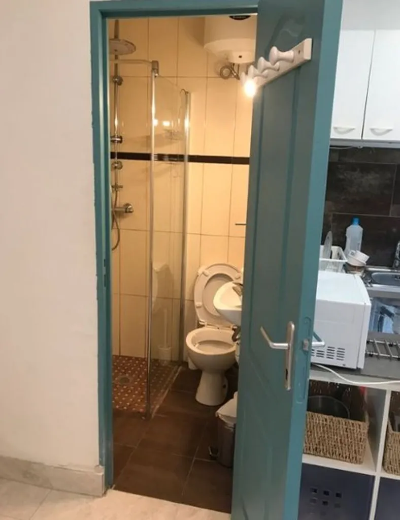 Vannitoad - Refurbished Studio with Street View in La Ciotat