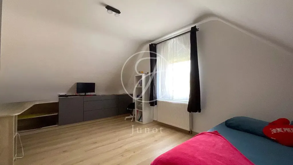 Magamistoad - Renovated House with Pool in Hem