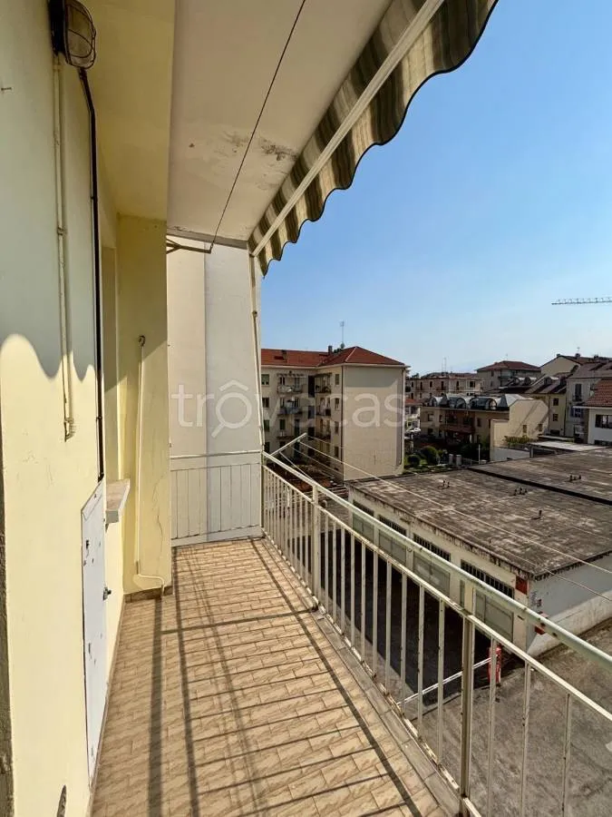 Balcon - Modernised 2-Bed Flat with Balcony in Pinerolo