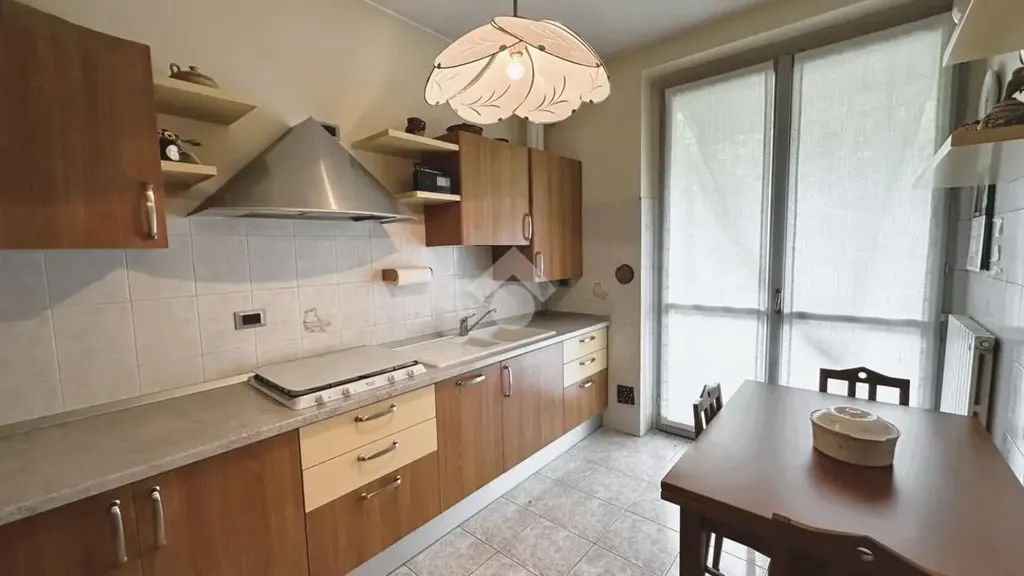 Cuisine - Spacious Apartment with Balcony in Vimercate