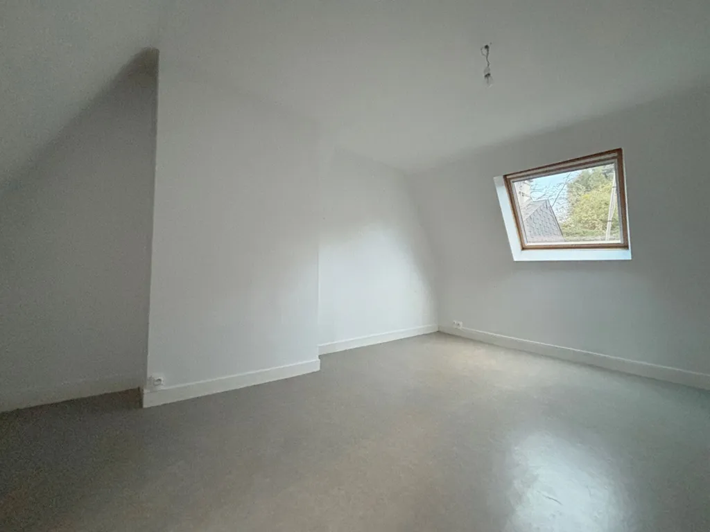 Pièces - Appartement 2 Pièces avec Luminosité Traversante près de l'Hyper-centre