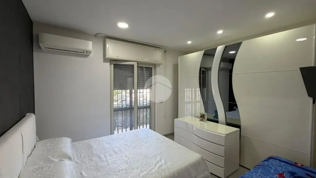 Magamistoad - Three-Bedroom Apartment with Balcony in Naples