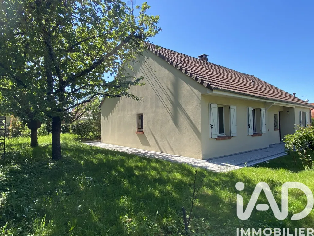 Jardin - Maison de Plain-Pied avec Véranda à Semoy