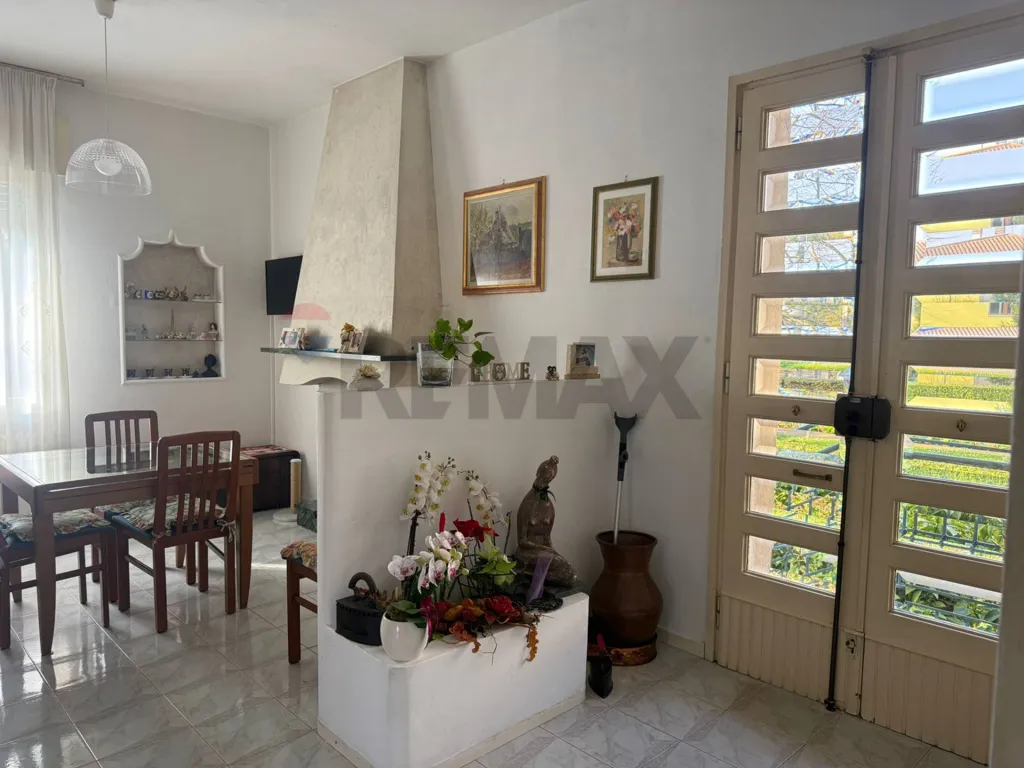Dining Room - Villa with 1,200m² Garden in Adria