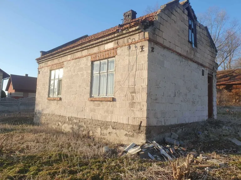 House for Renovation with Asfalt Access in Kazimierza Wielka