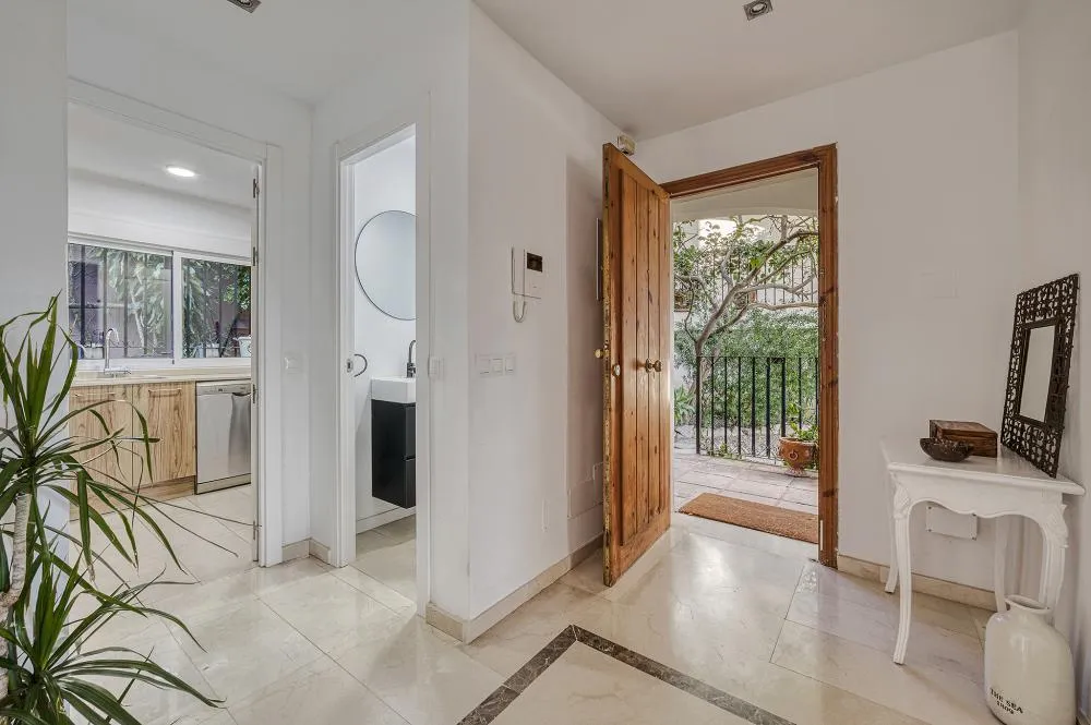 Ingresso - Duplex with Garden in Marbella's Casco Antiguo