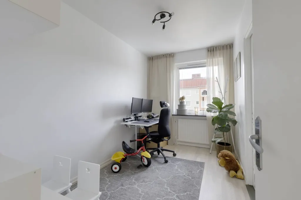 Office - Apartment with Balcony in Kortedala, Göteborg