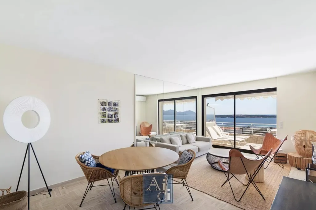 Séjour - Appartement Traversant avec Vue Panoramique à Cannes