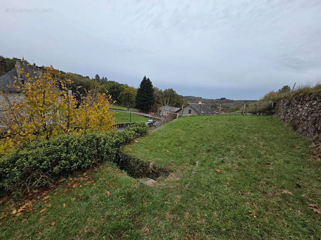 Jardin - Maison à Rénover avec Jardin au Cœur de Bugeat