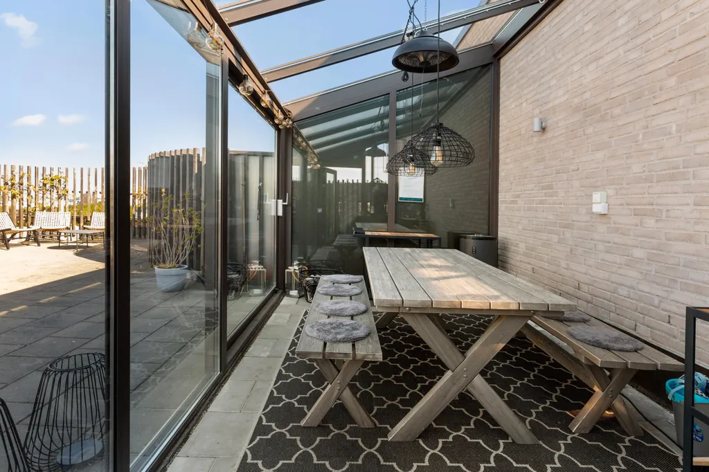 Terrazza - Modern 2-Bedroom with West Balcony in Brf Arkaden