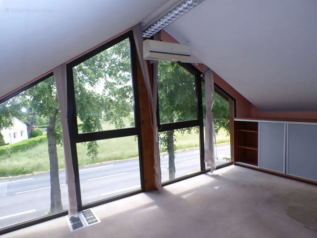 Pièces - Maison Ossature Bois avec Espace Professionnel sur Axe Passant