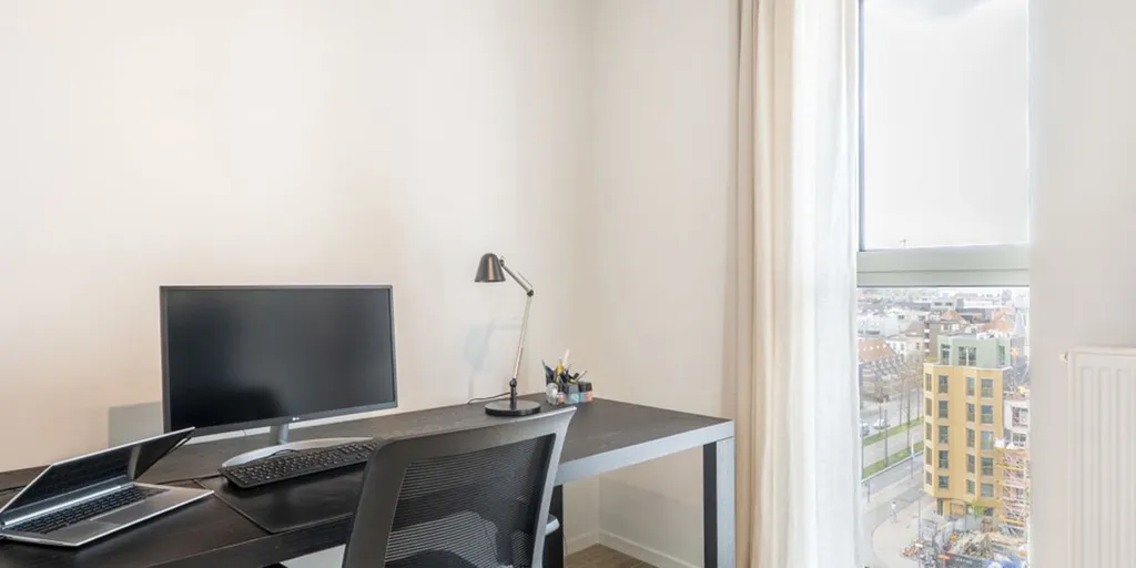 Bureau - Appartement avec Vue Panoramique sur le Eilandje à Anvers