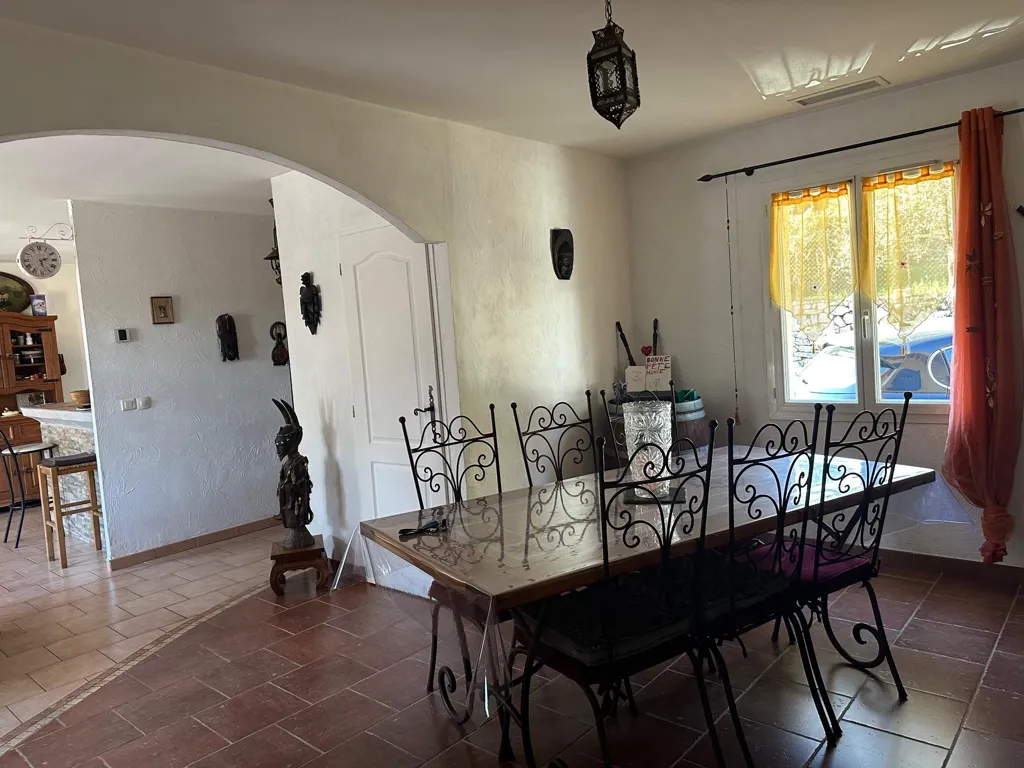 Salle à manger - Villa de Plain-Pied Bien Entretenue au Thoronet