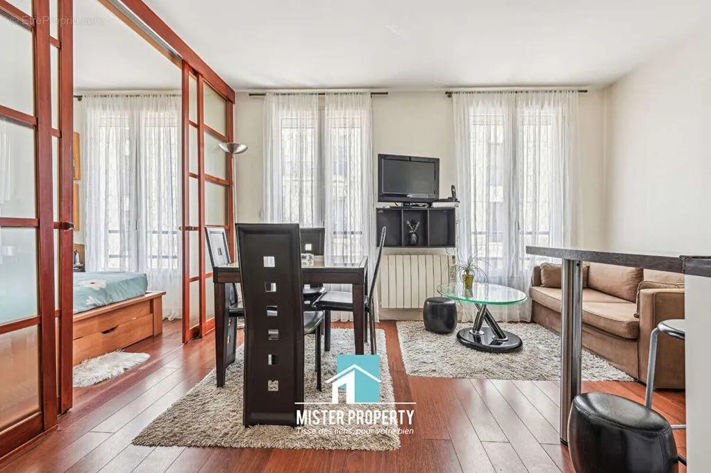 Elutuba - 2-Bedroom Apartment with Metro Access in Levallois