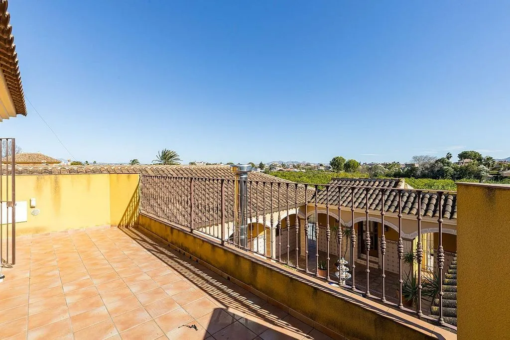 Terrace - Chalet with Andalusian Patio in Barriomar