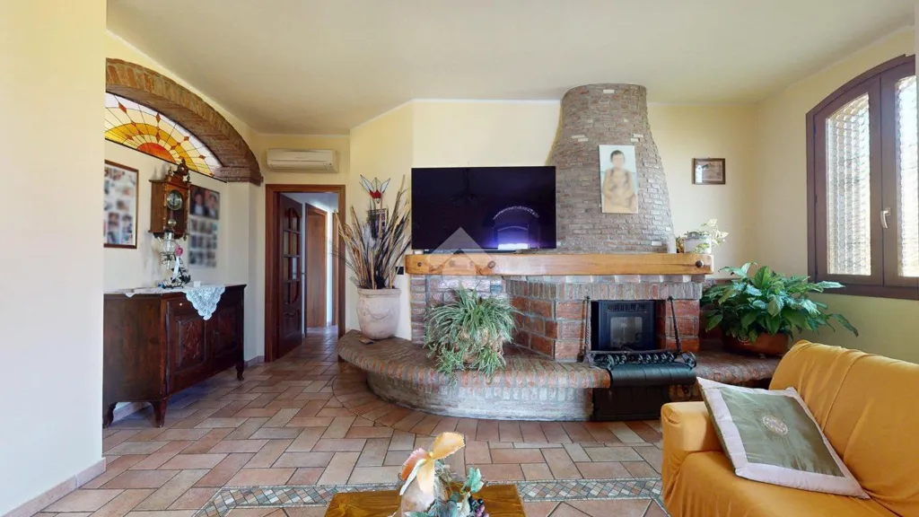 Villa with Private Garden in Cento