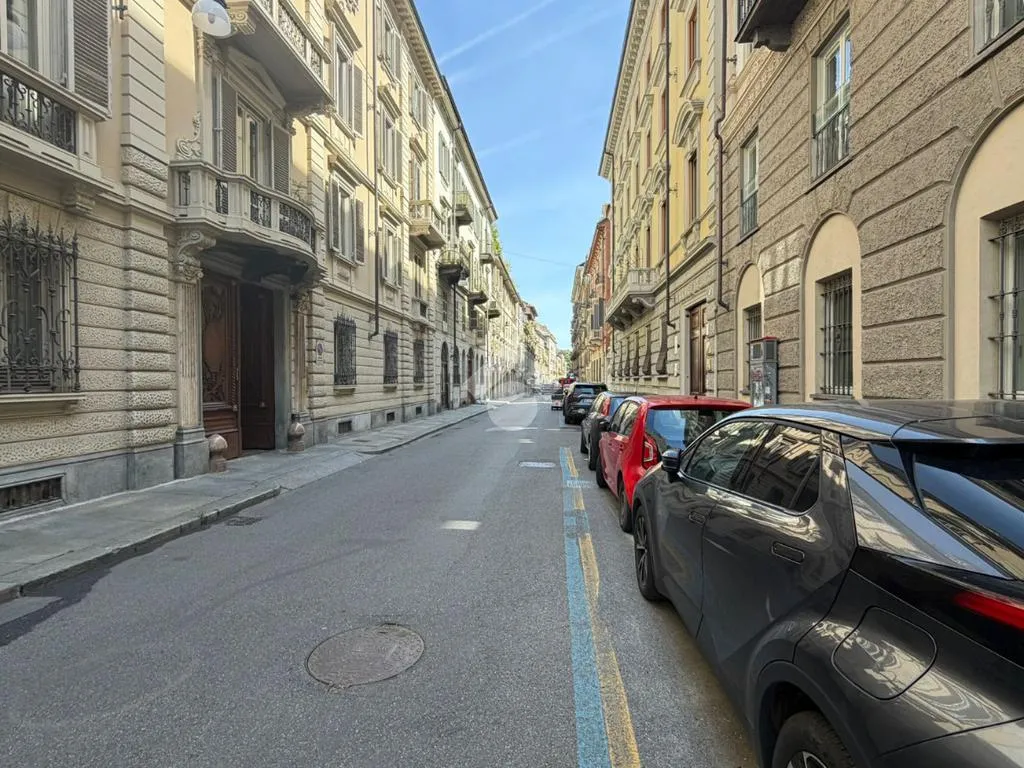 Välivaade - Parking Space in Central Torino
