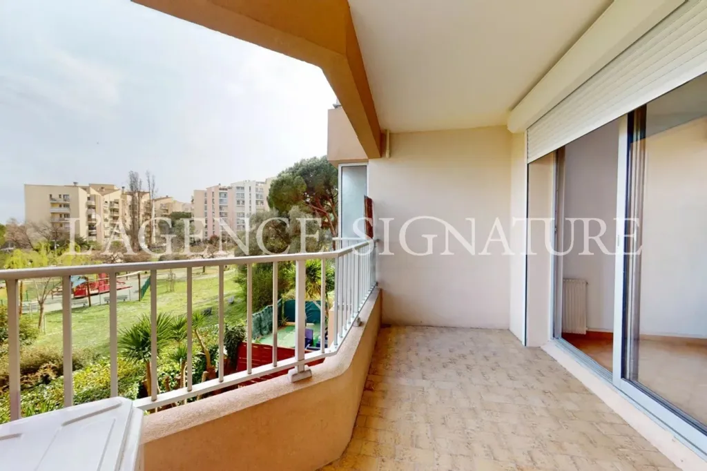 Rõdu - Traversant Apartment with Terrace in Le Cannet