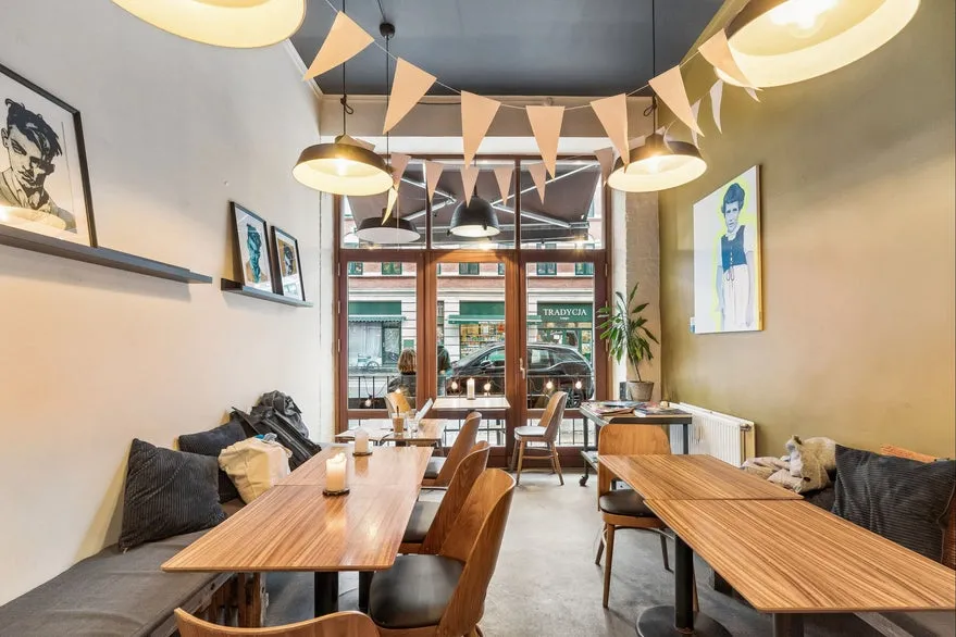 Salle à manger - Commercial Unit with Corner Location in Amager