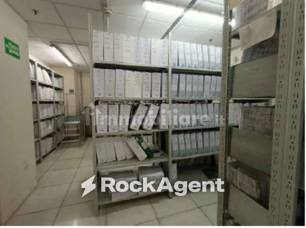 Bureau - Office Space with Parking, Genoa