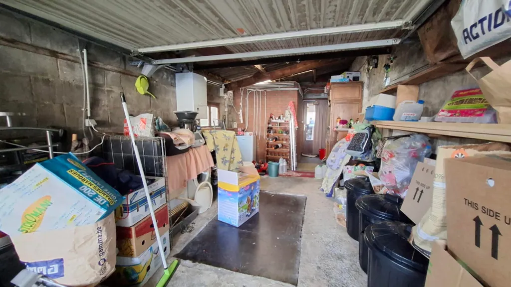 Utility Room - House with Ample Parking in Braine-Le-Comte