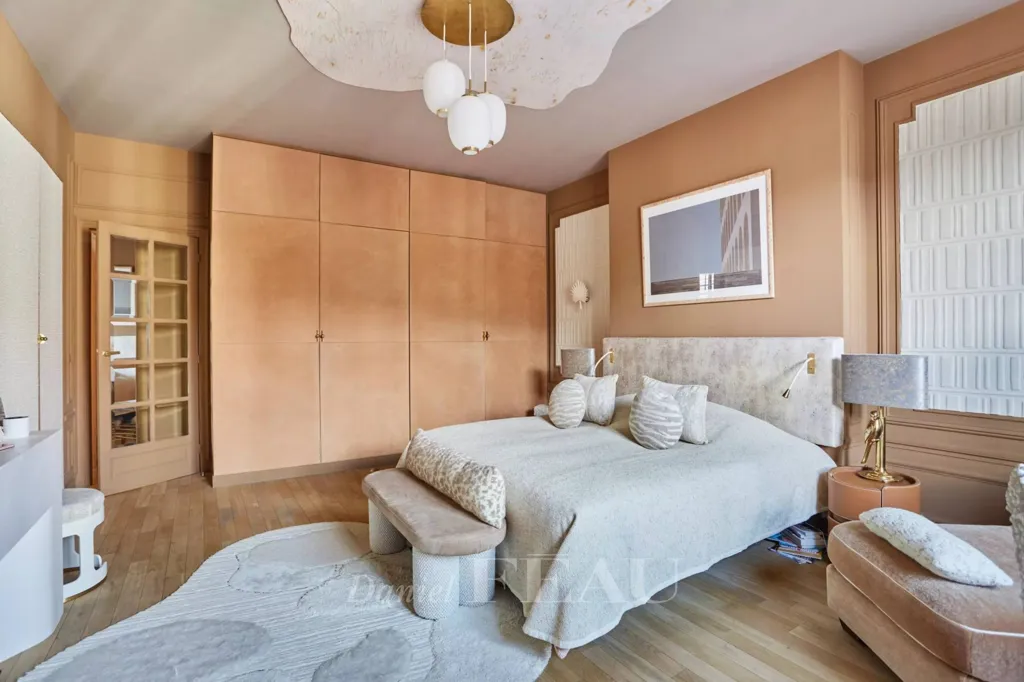 Bedrooms - Luxury Flat with Balcony in Paris