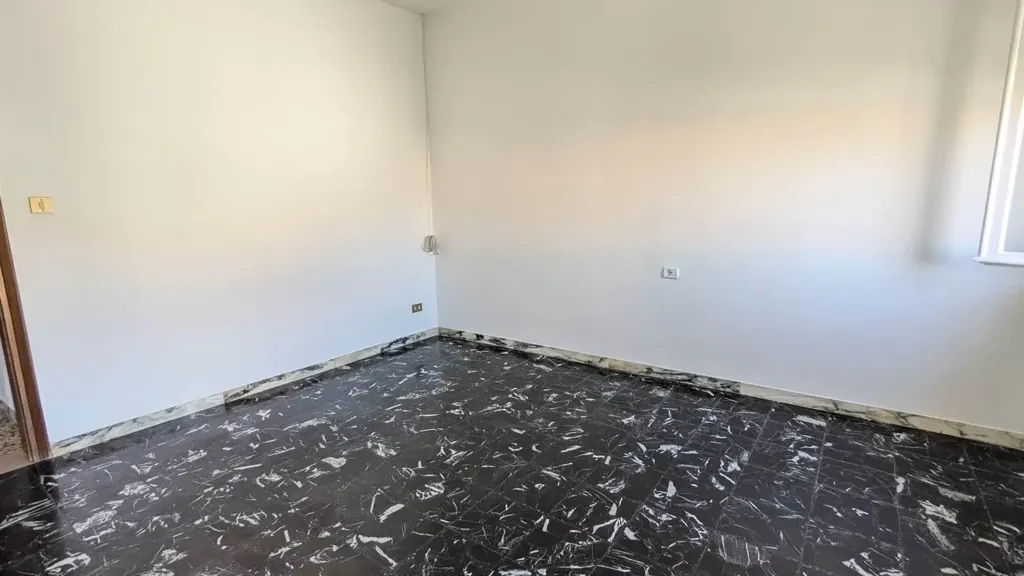 Rooms - Four-Room Apartment with Balcony in Pisa