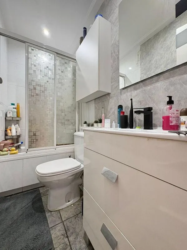 Salles de bain - Apartment with Air Conditioning in Juan de la Cierva