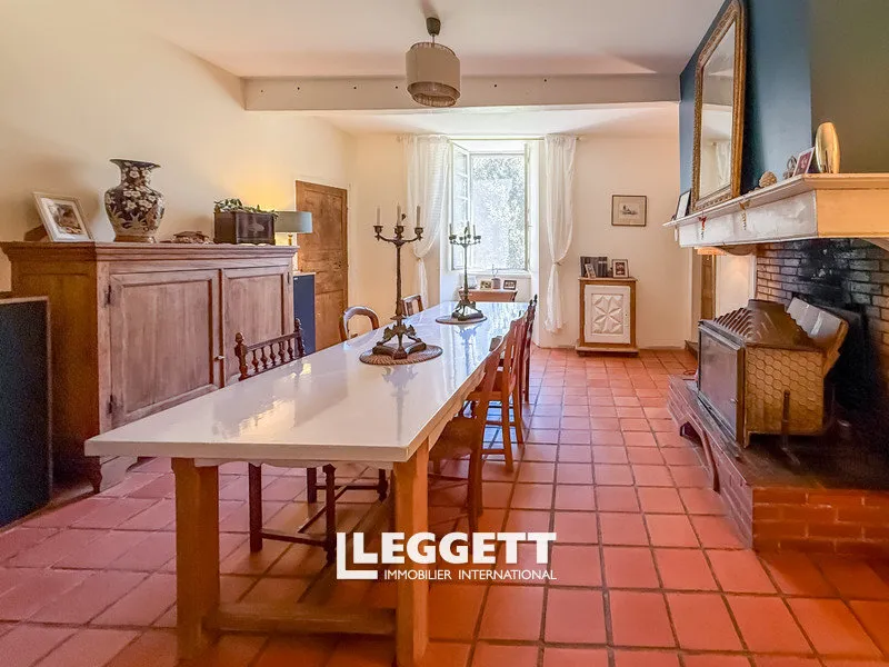 Dining Room - Charming 4-Bedroom House with Pool in Ardiège