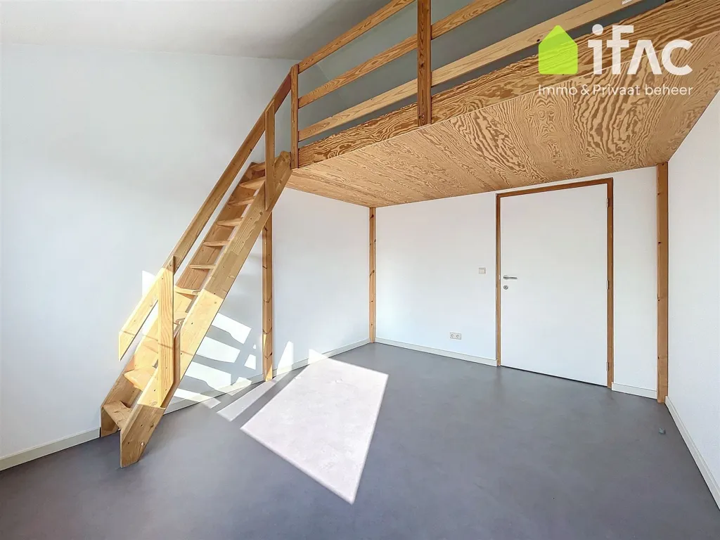 Rooms - Modern Villa with South-Facing Garden in 5a87ca
