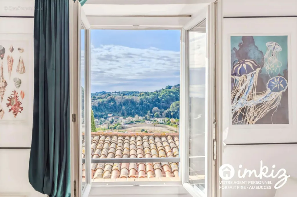 Pièces - Triplex Rénové avec Vue Panoramique à Biot
