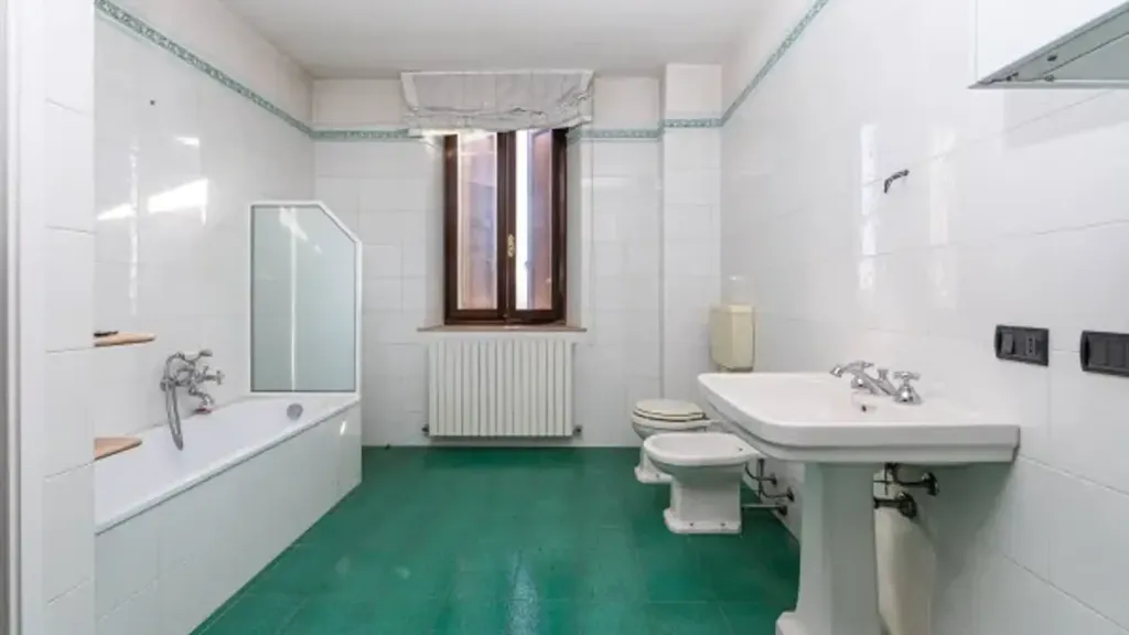 Salles de bain - Rustic Bifamily Villa with Panoramic View in Vignola
