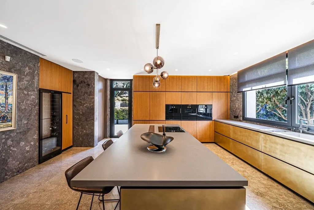 Kitchen - 10-Bedroom Chalet with Pool in Guadalmina Baja