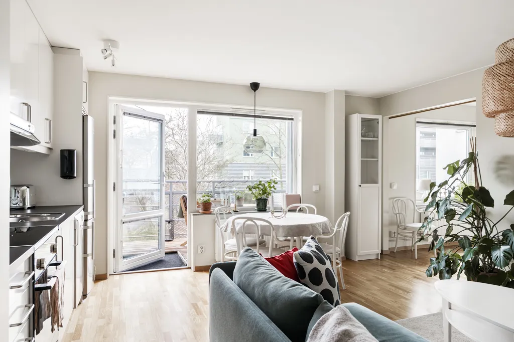Elutuba - Modern Apartment with South Balcony in Fredslyckan