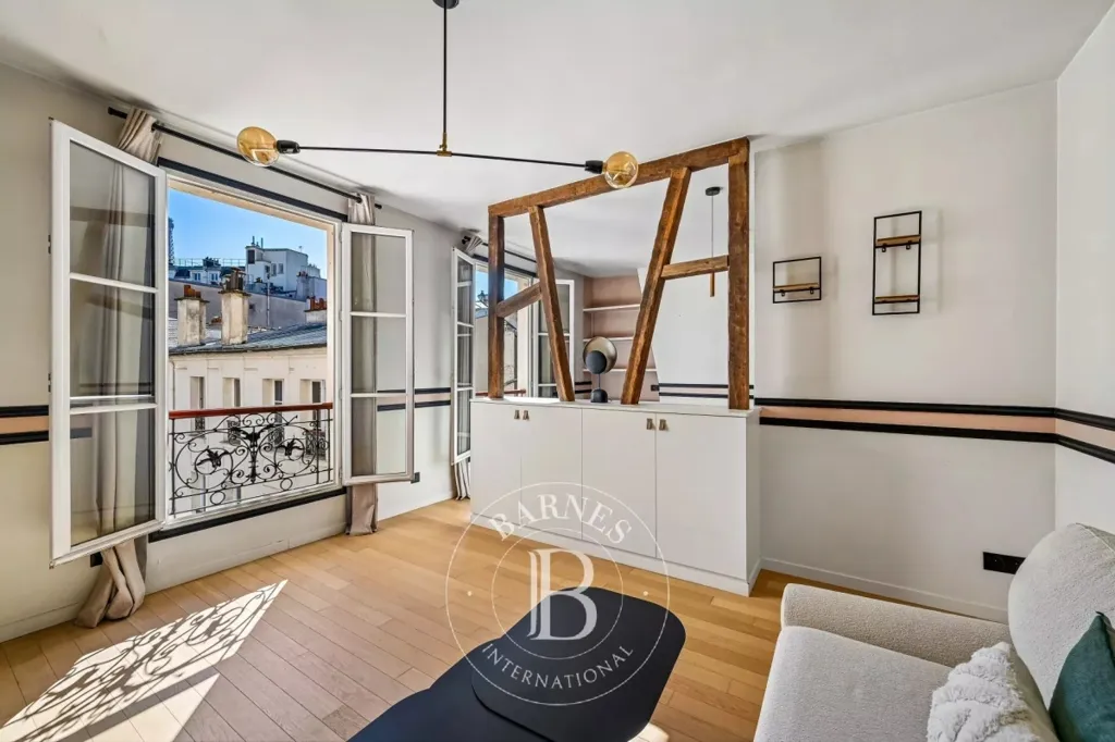 Séjour - Appartement Rénové avec Luminosité à Paris 16ème