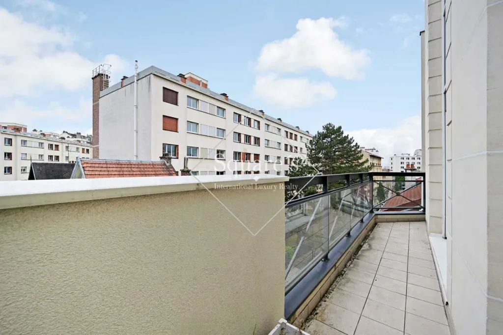 Rõdu - Triplex Flat with Terraces in Les Vallées