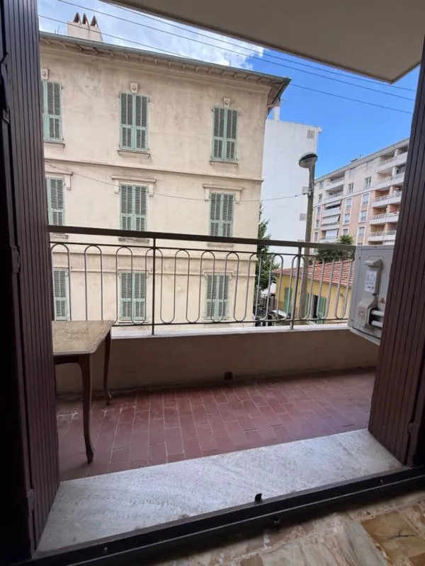 Rõdu - 3-Bedroom Apartment with Balcony in Nice Saint-Roch